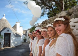 Una festa per l’addio