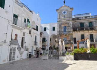 Cisternino, the balcony over the valley