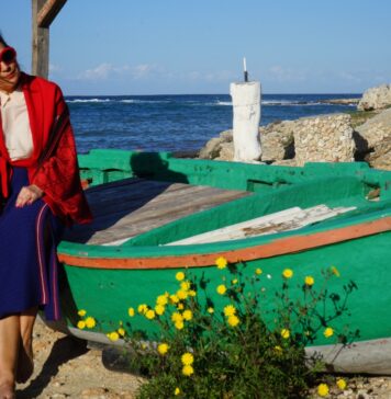 Lorena Benatti, sognando il mare tra il rosso e il blu Lorena Benatti