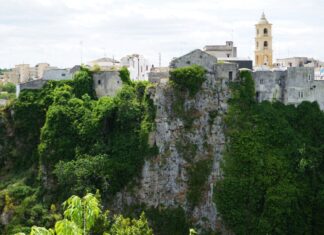 Laterza: maiolica, pane e la gravina selvaggia Laterza
