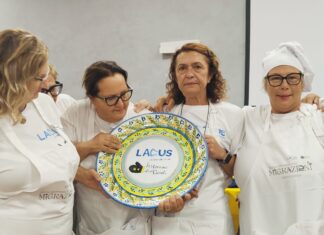 Lacus la Terra dei Laghi: lo show delle Mamme dei Vicoli Lacus la Terra dei Laghi